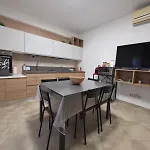 Apt-large Private Terrace - Sleeps 6 - Close To Bari Airport - Spacious And Relaxing-ddn House *