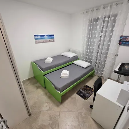 Ddn House Bari - Near Airport With Big Terrace Sleeps 6 Lägenhet