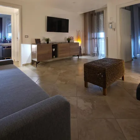 Apt-large Private Terrace - Sleeps 6 - Close To Bari Airport - Spacious&relaxing-ddn House * Macchie (Bari)