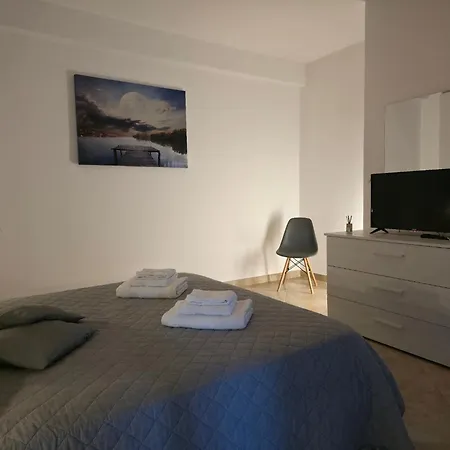 Apt-large Private Terrace - Sleeps 6 - Close To Bari Airport - Spacious&relaxing-ddn House Apartamento *