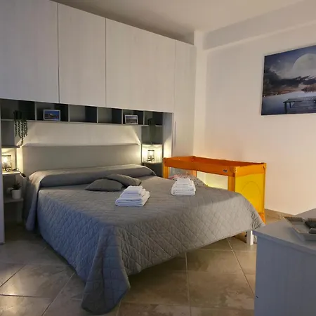 Apartamento Apt-large Private Terrace - Sleeps 6 - Close To Bari Airport - Spacious&relaxing-ddn House